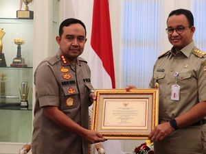 Cepat Tangani Tawuran Geng Motor, Kapolres Jakut Dapat Award dari Anies Cepat Tangani Tawuran Geng Motor, Kapolres Jakut Dapat Award dari Anies