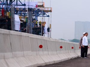 Jokowi Sebut Tol Japek Bisa Kurangi Kemacetan 30 Persen Jokowi Sebut Tol Japek Bisa Kurangi Kemacetan 30 Persen