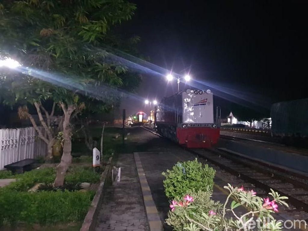 Dampak KA Terguling di Blora, 131 Meter Rel Harus Diganti Dampak KA Terguling di Blora, 131 Meter Rel Harus Diganti
