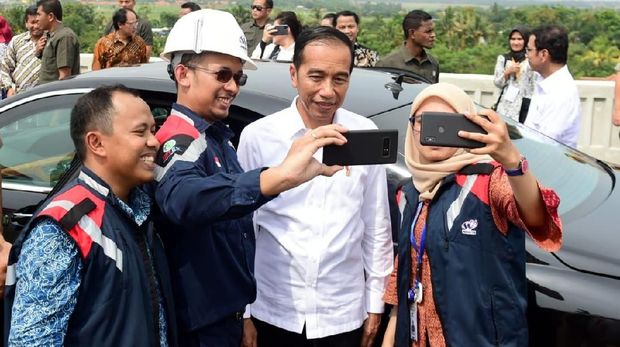 Restu Jokowi untuk UN Diganti