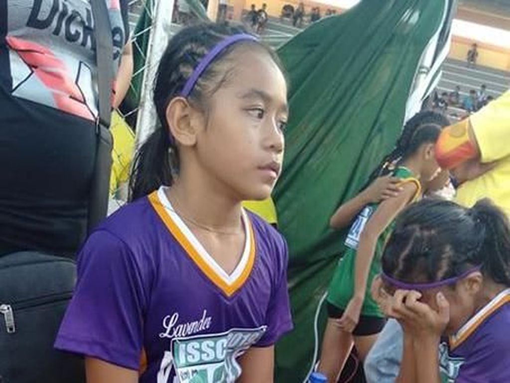Haru! Gadis 11 Tahun Bikin Sepatu Lari Nike dari Perban Raih 3 Medali Haru! Gadis 11 Tahun Bikin Sepatu Lari Nike dari Perban Raih 3 Medali