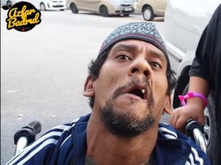 Semua Jualannya Diborong, Penyandang Disabilitas Ini Menangis Haru