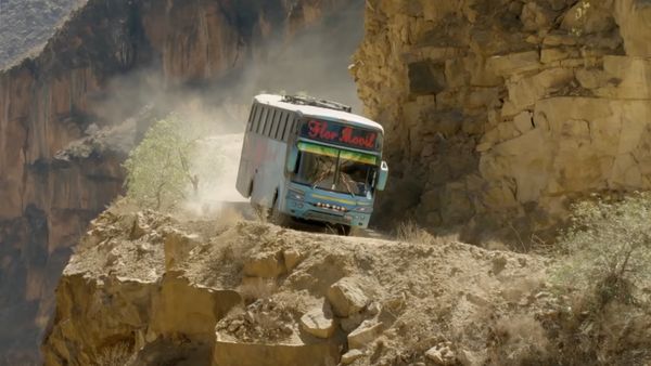 Foto: Rute Bus Paling Berbahaya di Dunia