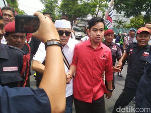 Gibran Resmi Daftar Cawalkot Solo, Berkas Dinyatakan Lengkap Gibran Resmi Daftar Cawalkot Solo, Berkas Dinyatakan Lengkap