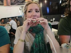 Pastel hingga Kue Apem, Ini Reaksi Orang Asing Saat Cicip Jajanan Pasar