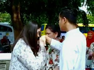 So Sweet... Mesranya Selvi Cium Tangan Gibran Saat Mau Daftar Pilkada