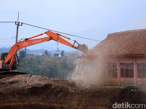 Video SDN Cijolang Dibongkar Lantaran Ada Proyek Tol Cisumdawu Video SDN Cijolang Dibongkar Lantaran Ada Proyek Tol Cisumdawu