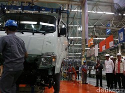 Video: Jokowi Lepas Ekspor Perdana 6 Ribu Mobil Pikap ke Filipina