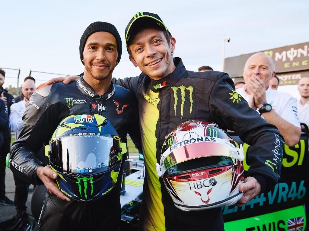 Momen Rossi Jajal Mobil F1 dan Hamilton Geber MotoGP Momen Rossi Jajal Mobil F1 dan Hamilton Geber MotoGP