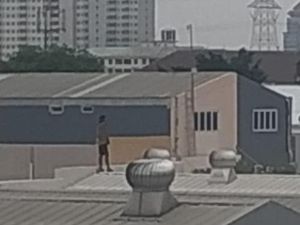 Depresi, Wanda Hampir Bunuh Diri Lompat dari Atap Pabrik di Cakung