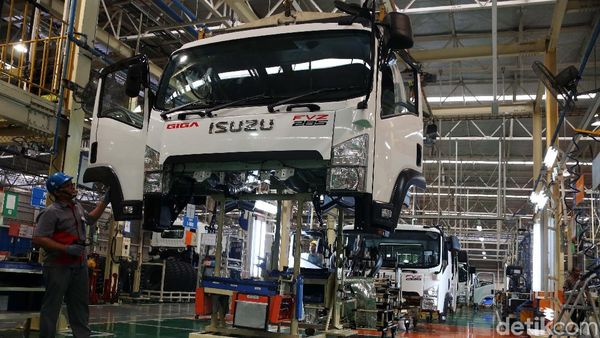 Lihat Yuk! Proses Perakitan Isuzu Traga