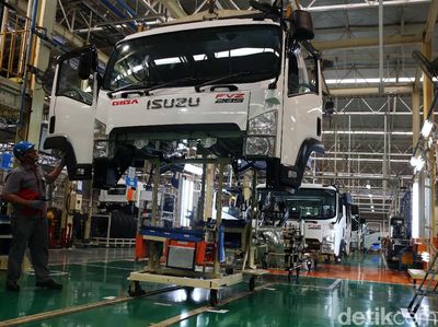 Lihat Yuk! Proses Perakitan Isuzu Traga