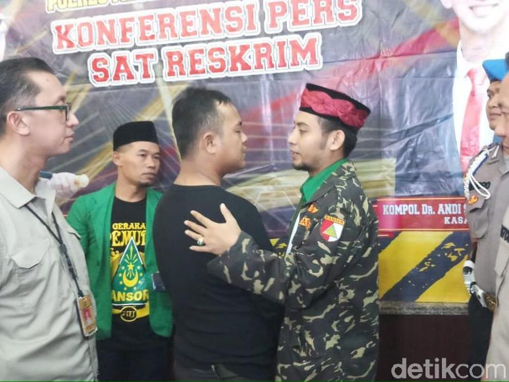 Pengakuan Tersangka Persekusi Anggota Banser Emosi Gegara Senggolan Pengakuan Tersangka Persekusi Anggota Banser Emosi Gegara Senggolan