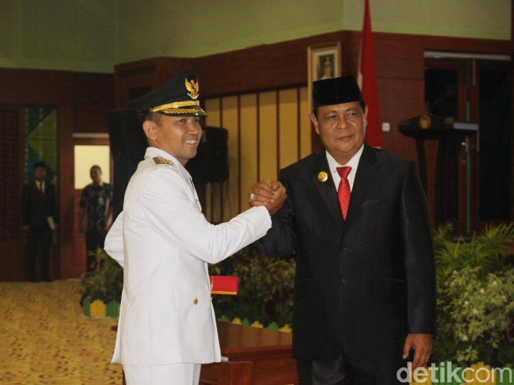Eks Aktivis Walhi Resmi Dilantik Jadi Wakil Bupati HST Kalsel Eks Aktivis Walhi Resmi Dilantik Jadi Wakil Bupati HST Kalsel