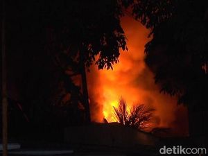 Toko Elektronik di Lamongan Ludes Dilalap Api