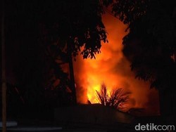 Toko Elektronik di Lamongan Ludes Dilalap Api