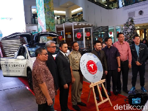 Ahmad Sahroni dan Bamsoet Pimpin Klub Mobil Listrik Pertama di RI