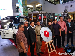 Ahmad Sahroni dan Bamsoet Pimpin Klub Mobil Listrik Pertama di RI