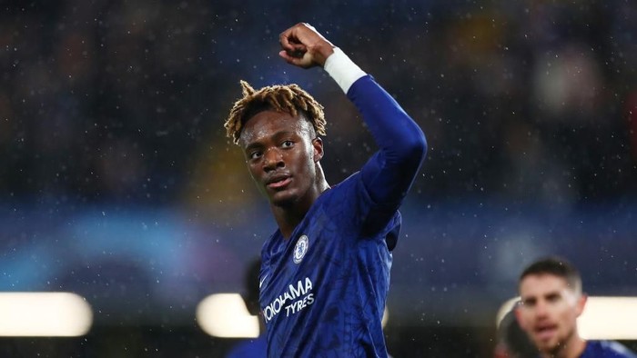 LONDON, ENGLAND - DECEMBER 10: Tammy Abraham of Chelsea celebrates after scoring his teams first goal during the UEFA Champions League group H match between Chelsea FC and Lille OSC at Stamford Bridge on December 10, 2019 in London, United Kingdom. (Photo by Clive Rose/Getty Images)