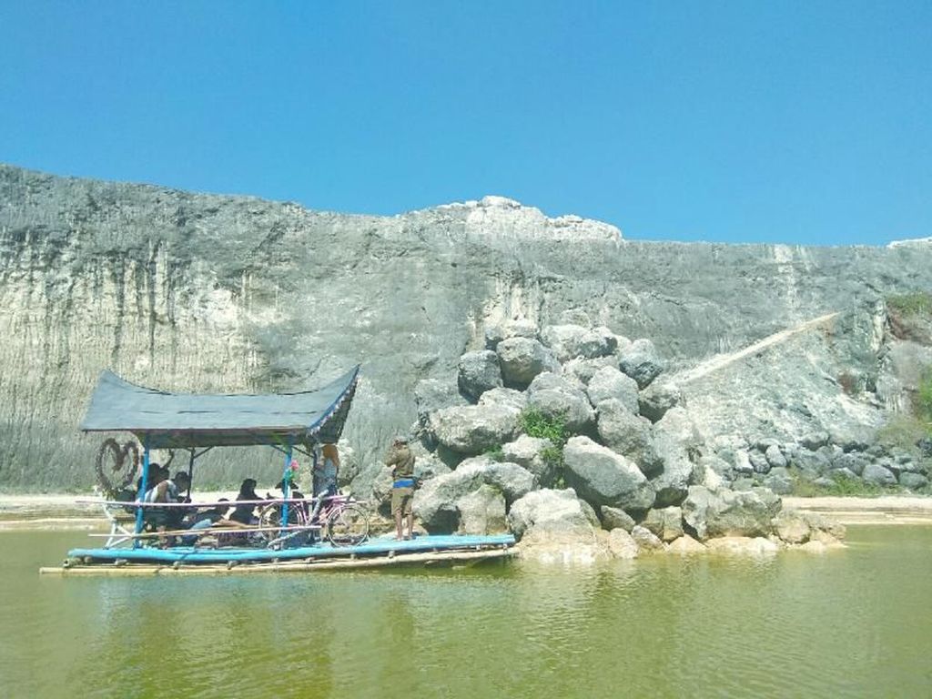 Tambang Kapur Eksotis di Madura, Bukit Jaddih Tambang Kapur Eksotis di Madura, Bukit Jaddih