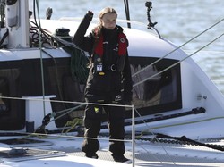 Lintasi Atlantik, Ikon Global Greta Thunberg Memilih Naik Perahu Layar