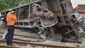 Kereta Pengangkut Semen Anjlok di Blora