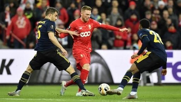 Arsenal bermain imbang tanpa gol dengan Standard Liege di babak pertama (Foto: JOHN THYS / AFP) Arsenal bermain imbang tanpa gol dengan Standard Liege di babak pertama (Foto: JOHN THYS / AFP)