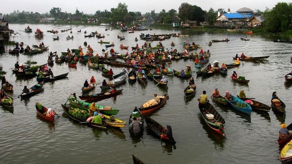 Melepas Rindu ke Pasar Terapung Lok Baintan dalam Foto