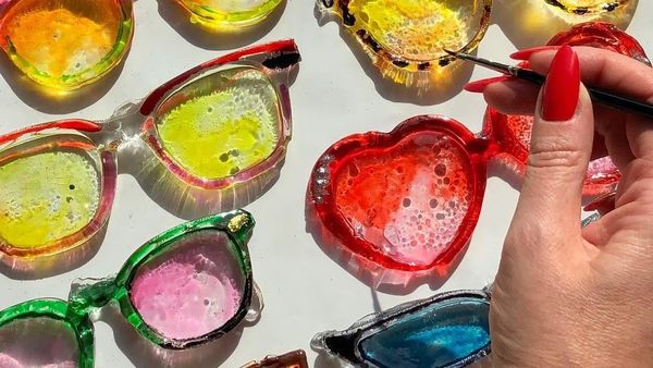 Cantik dan Manis, Seni Ukir Ini Terbuat dari Permen Karamel