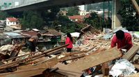 Mengais Puing Bangunan Rumah Deret Tamansari