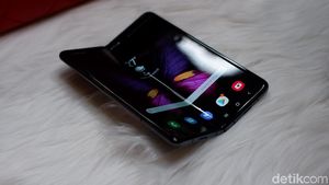 Lebih Dekat dengan Ponsel Sultan Galaxy Fold Harga Rp 30 Juta