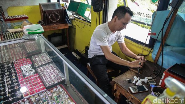 Intip Sentra Kerajinan Batu Permata di Martapura