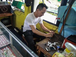 Intip Sentra Kerajinan Batu Permata di Martapura Intip Sentra Kerajinan Batu Permata di Martapura