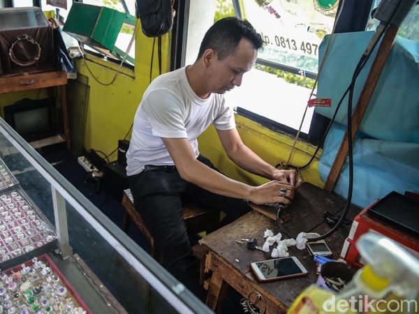 Intip Sentra Kerajinan Batu Permata di Martapura