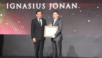 Jonan Sabet Penghargaan atas Dedikasi dan Kerja Kerasnya