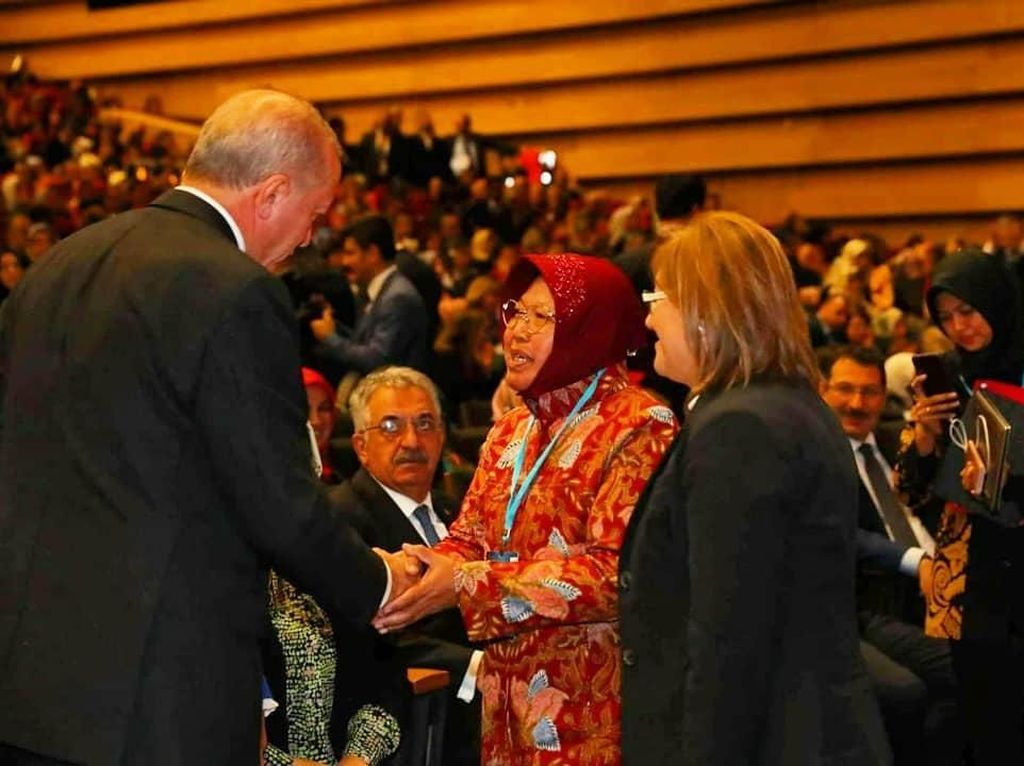 Wow, Presiden Erdogan Sebut Wali Kota Risma Perempuan Inspiratif Wow, Presiden Erdogan Sebut Wali Kota Risma Perempuan Inspiratif