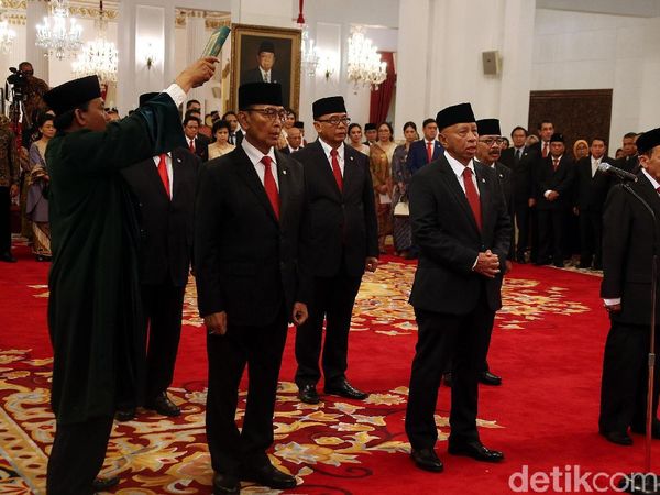 Momen Jokowi Lantik Dewan Pertimbangan Presiden