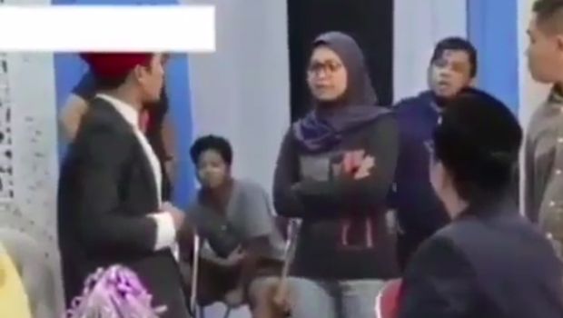 Akad Nikah Dihadiri Mantan Pacar, Mempelai Pria: Bungkus Dua Pak