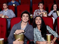 Cara Menikmati Momen Natal yang Beda Bareng Sahabat