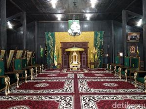 Pesona Istana di Barat Daya Pulau Kalimantan