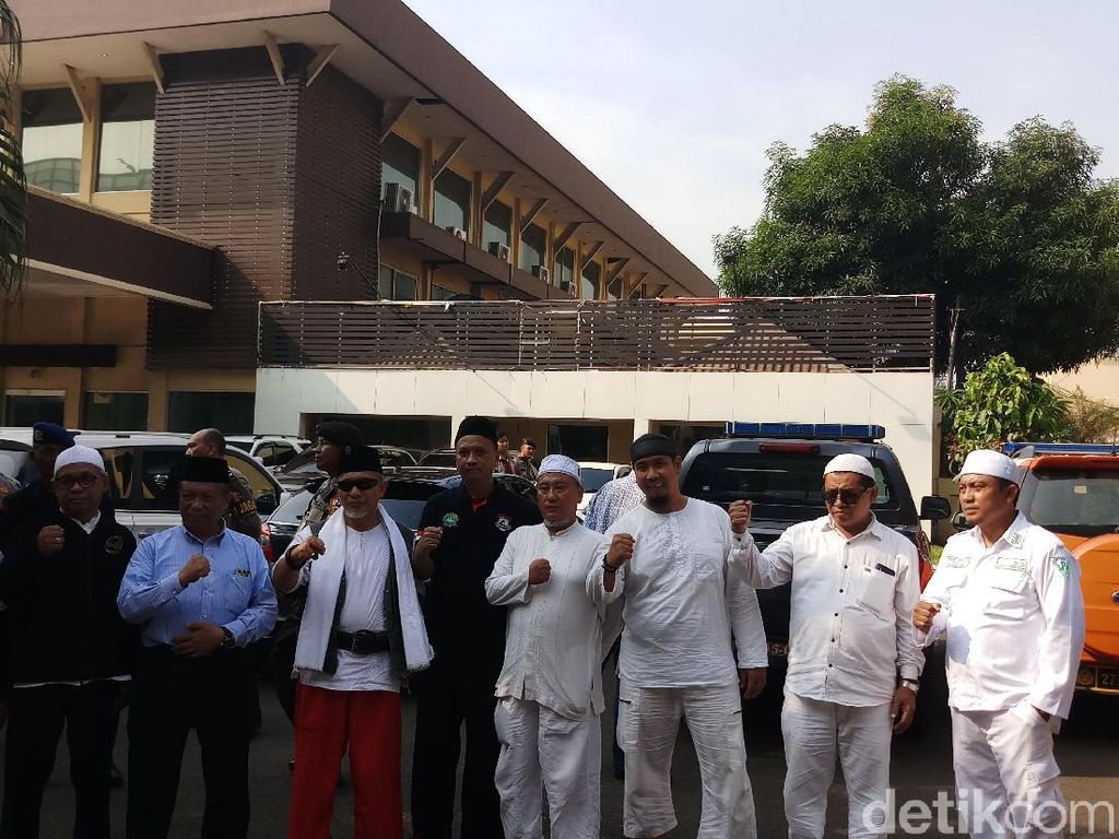 Perwakilan Massa Aksi Demo Sukmawati-Gus Muwafiq Diterima Bareskrim Polri Perwakilan Massa Aksi Demo Sukmawati-Gus Muwafiq Diterima Bareskrim Polri