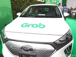 Driver Bisa Wira-wiri Pakai Motor & Mobil Listrik Grab, Ini Syaratnya