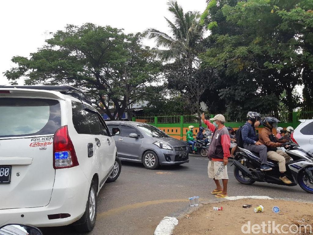 Dishub Makassar Cari Cara Agar Pak Ogah yang Dirazia Tak Balik Lagi ke Jalan Dishub Makassar Cari Cara Agar Pak Ogah yang Dirazia Tak Balik Lagi ke Jalan