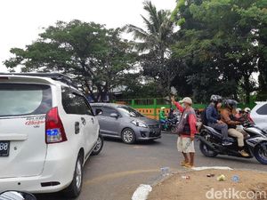 Pak Ogah Buat Macet Makassar, Ketua DPRD: Dishub Stand By di Jalan! Pak Ogah Buat Macet Makassar, Ketua DPRD: Dishub Stand By di Jalan!