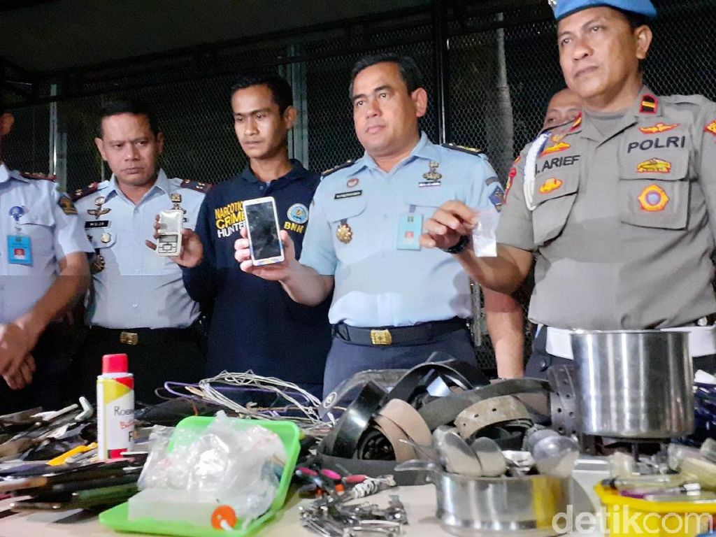 Sidak Rutan Makassar, Petugas Temukan Alat Isap hingga Timbangan Narkoba Sidak Rutan Makassar, Petugas Temukan Alat Isap hingga Timbangan Narkoba