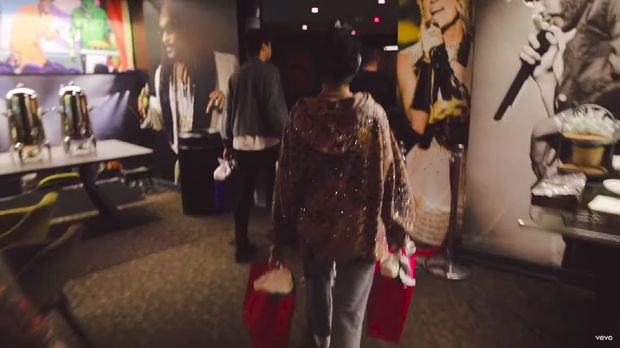 Halsey bawakan hadiah untuk BTS 