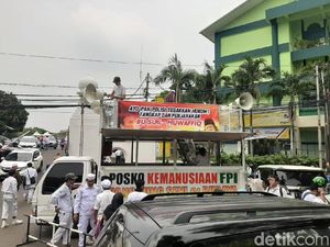 Massa Demo Sukmawati-Gus Muwafiq Mulai Berkumpul di Masjid Al-Azhar