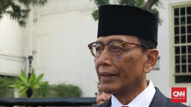 Mantan Ketua Umum Partai Hanura Wiranto tak diundang ke munas partainya.
