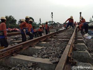 Sempat Terkendala KA Terguling, Pagi Ini Jalur Rel Blora Kembali Normal Sempat Terkendala KA Terguling, Pagi Ini Jalur Rel Blora Kembali Normal