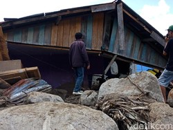 Banjir Bandang Sigi, Terjangan Batu dan Kayu Rusak Rumah Warga